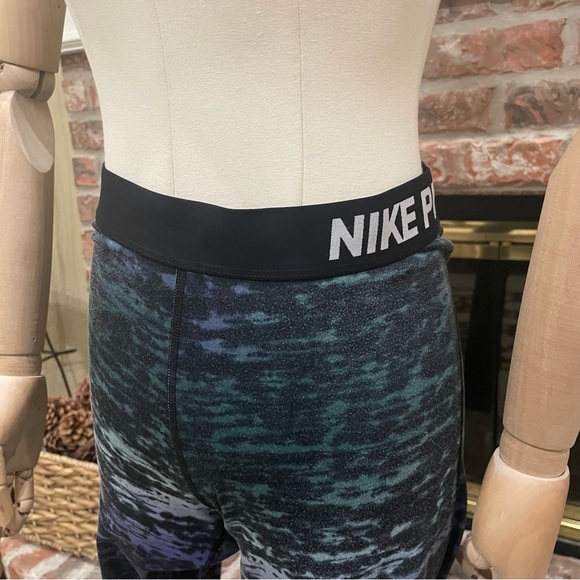 Nike abstract Dri-Fit black and blue leggings / M / Excellent condition - Picture 4 of 15